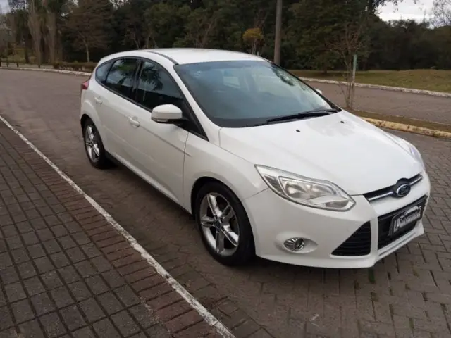 Carro Ford Focus Hatch 2015 SE 2.0 16V PowerShift