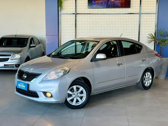 Carro Nissan Versa 2013 1.6 16V SL (Flex)