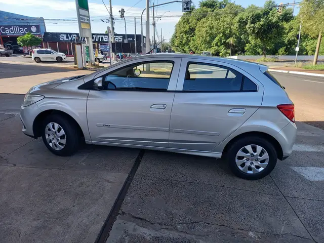 Carro Chevrolet Onix 2013 1.0 LT SPE/4