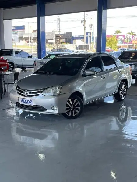 Carro Toyota Etios Sedan 2016 Platinum 1.5 (Flex)