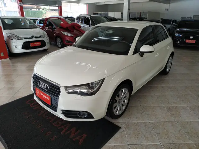 Carro Audi A1 2013 1.4 TFSI Sportback Attraction S Tronic
