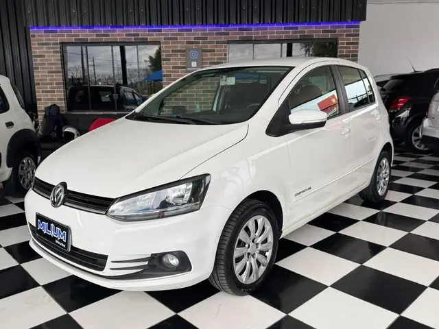 Carro Volkswagen Fox 2017 1.0 MPI BlueMotion (Flex)