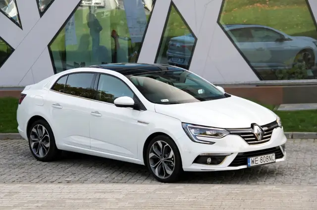 Carro Renault Megane Sedan 2009 Mégane Sedan Dynamique 1.6 16V (flex)