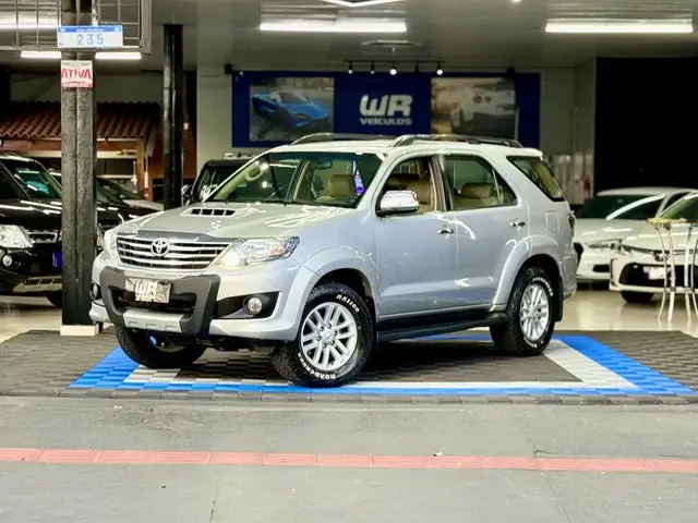 Carro Toyota Hilux SW4 2014 3.0 TDI 4x4 SRV 7L