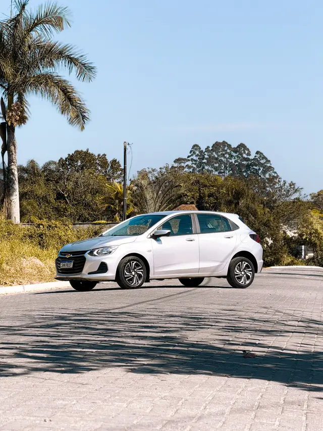 Carro Chevrolet Onix 2023 LT 1.0