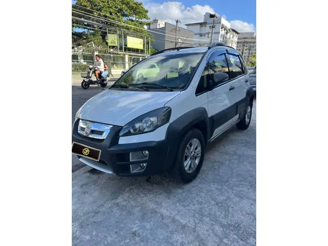 Carro Fiat Idea 2013 Adventure 1.8 16V E.TorQ (Flex)