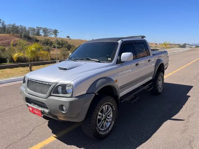 Carro Mitsubishi L200 Triton Outdoor 2009 L 200 Outdoor HPE 4x4 2.5 (cab. dupla)