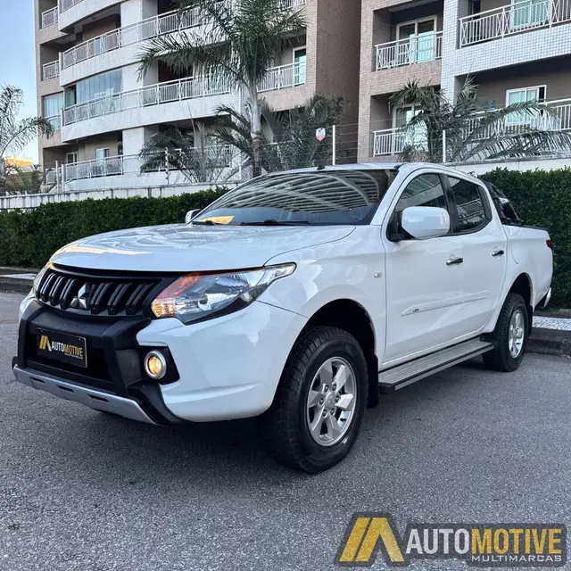 Carro Mitsubishi L200 Triton Sport 2022 GL 2.4 DID-H 4x4 (Aut)