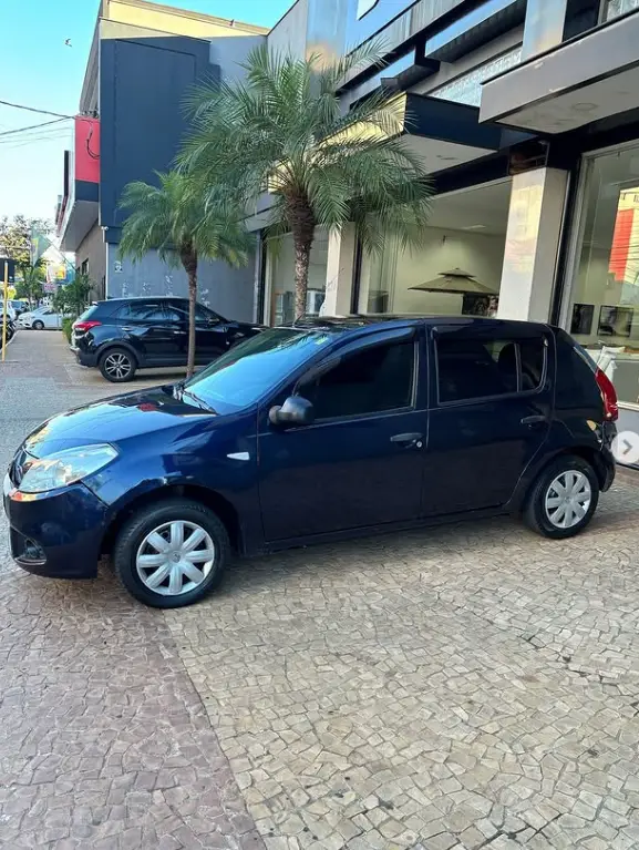 Carro Renault Sandero 2013 Authentique 1.0 16V (flex)