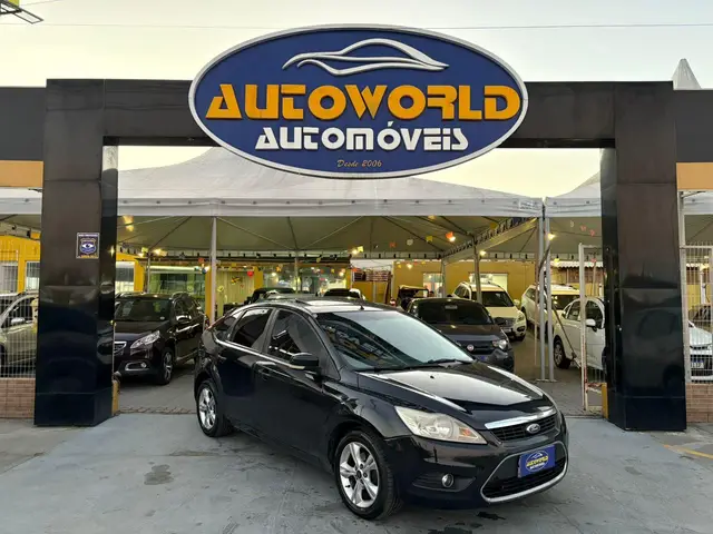 Carro Ford Focus Hatch 2011 Ghia 2.0 16V (Flex)