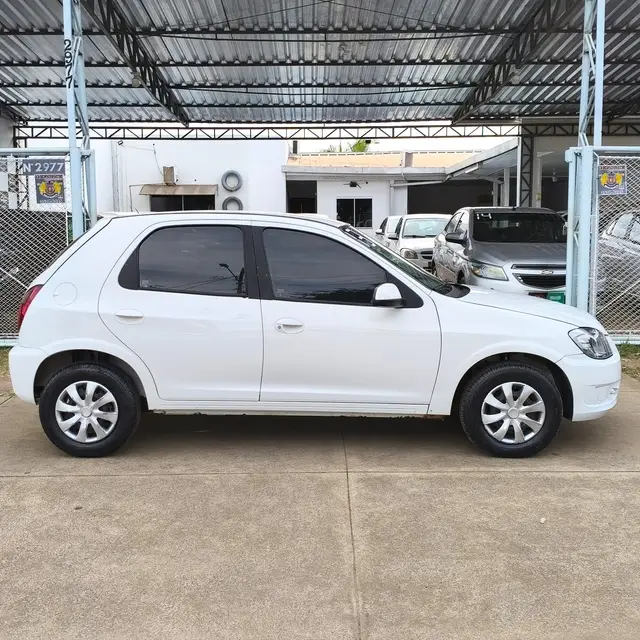 Carro Chevrolet Celta 2013 LT 1.0 (Flex)
