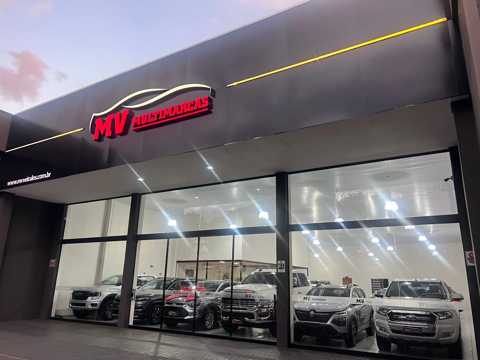 Fachada da loja Veículos à venda em MV MULTIMARCAS - Maringá - PR | Mobiauto
