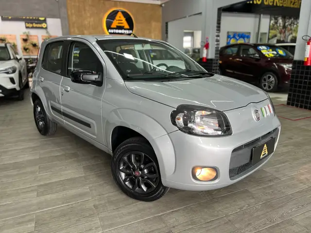 Carro Fiat Uno 2013 Vivace Italia 1.0 8V (Flex) 4p