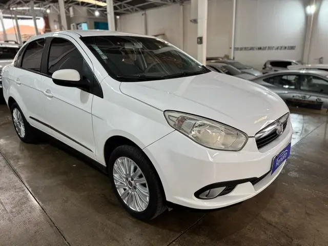 Carro Fiat Grand Siena 2013 Essence 1.6 16V (Flex)