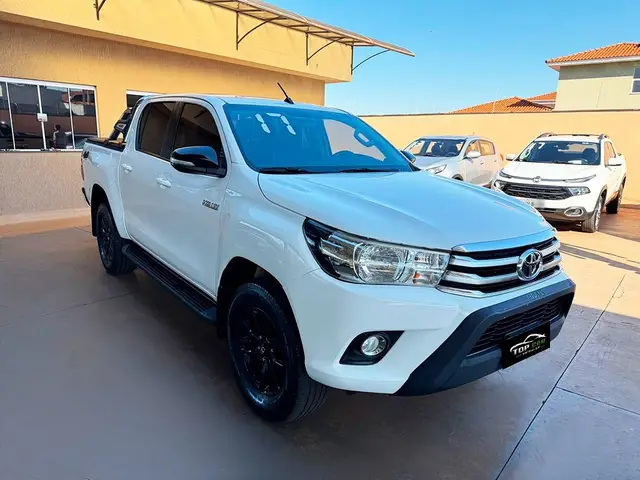 Carro Toyota Hilux Cabine Dupla 2017 Hilux 2.8 TDI SRV CD 4x4 (Aut)