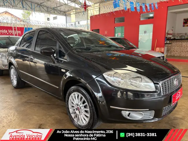 Carro Fiat Linea 2011 Absolute 1.8 16V Dualogic (Flex)