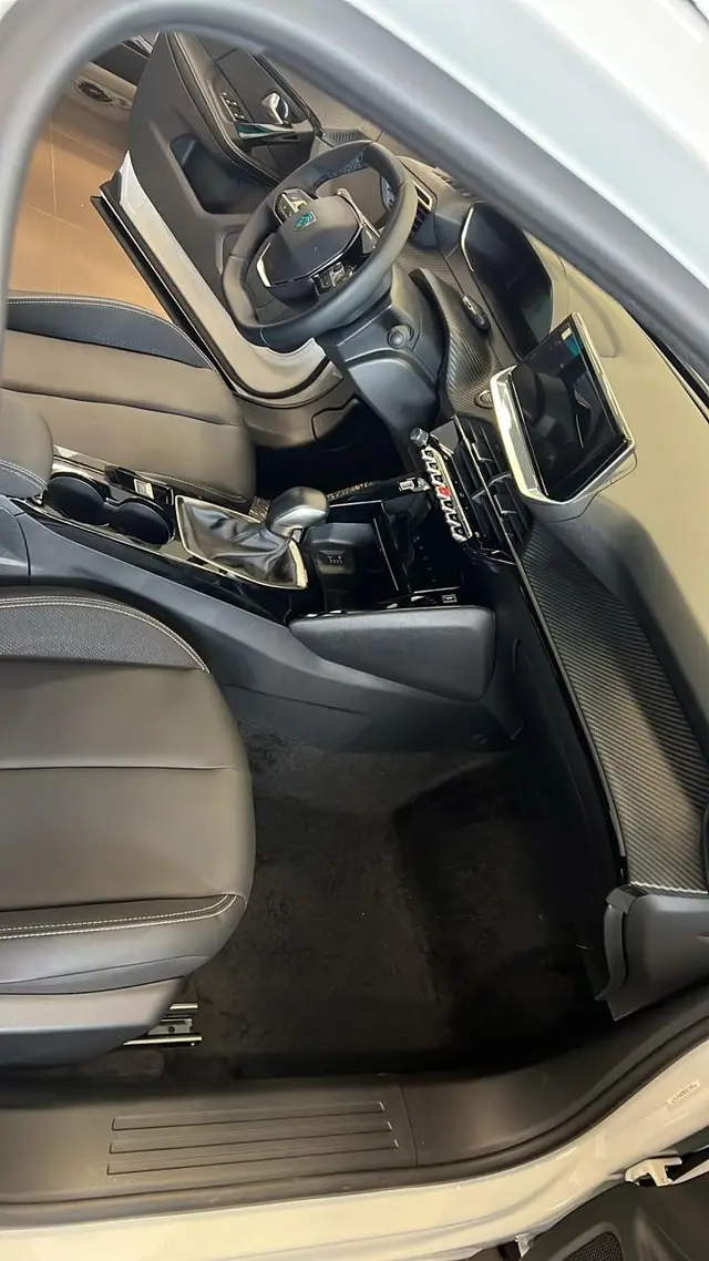 Carro Peugeot 2008 2025 Allure 1.0 turbo