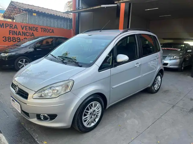 Carro Fiat Idea 2013 Attractive 1.4 8V (Flex)