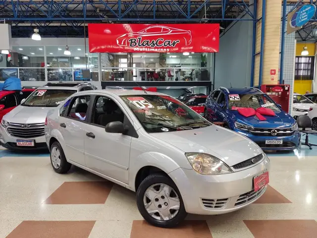 Carro Ford Fiesta Hatch 2005 Personnalité 1.0 8V