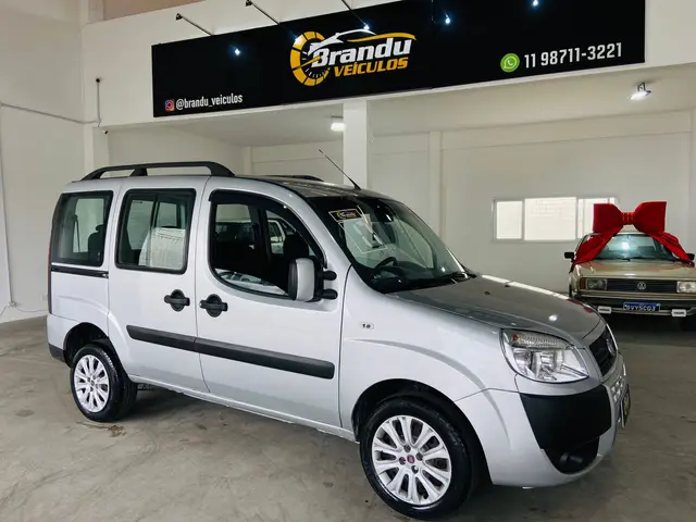 Carro Fiat Doblò 2017 Essence 1.8 7L (Flex)