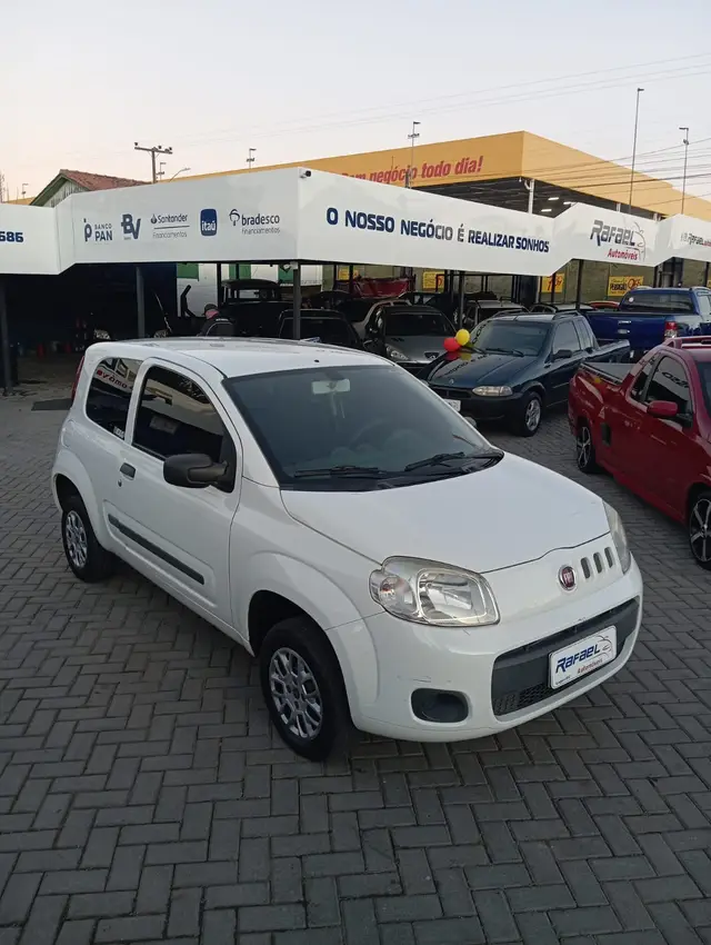 Carro Fiat Uno 2014 Vivace 1.0 8V (Flex) 2p