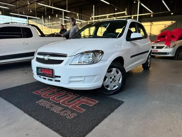 Carro Chevrolet Celta 2014 Advantage 1.0 (Flex)