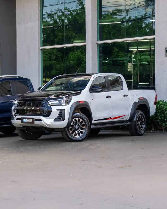 Carro Toyota Hilux Cabine Dupla 2023 GR-S 4x4 2.8 Diesel