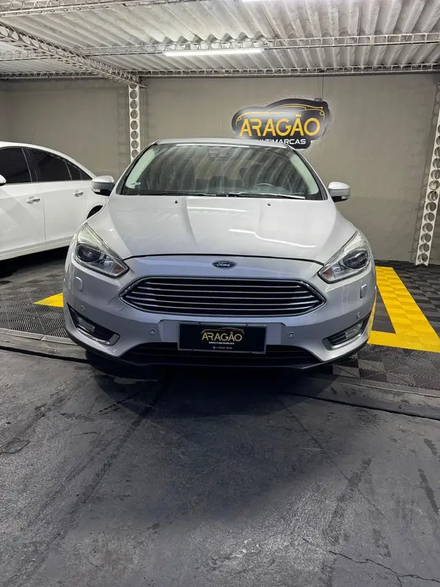 Carro Ford Focus Sedan 2016 Titanium Plus 2.0 PowerShift (Aut)