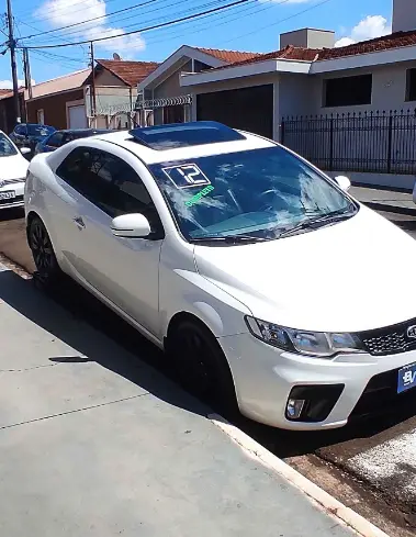 Carro Kia Cerato 2012 Koup 2.0 16V (Aut)