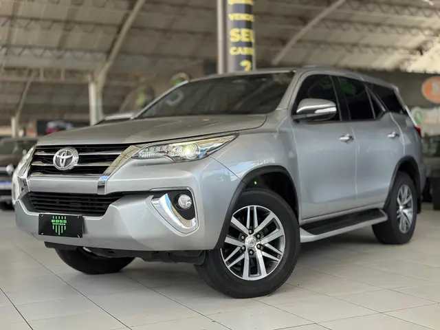 Carro Toyota SW4 2017 2.8 TDI SRX 7L 4x4 (Aut)