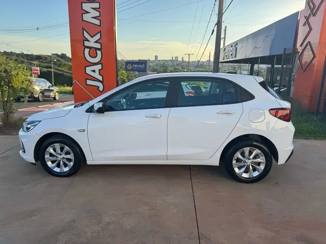 Carro Chevrolet Onix 2023 LT 1.0