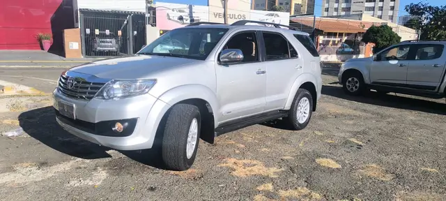 Carro Toyota Hilux SW4 2012 SR 4x2 2.7/ 2.7 Flex 16V Aut.