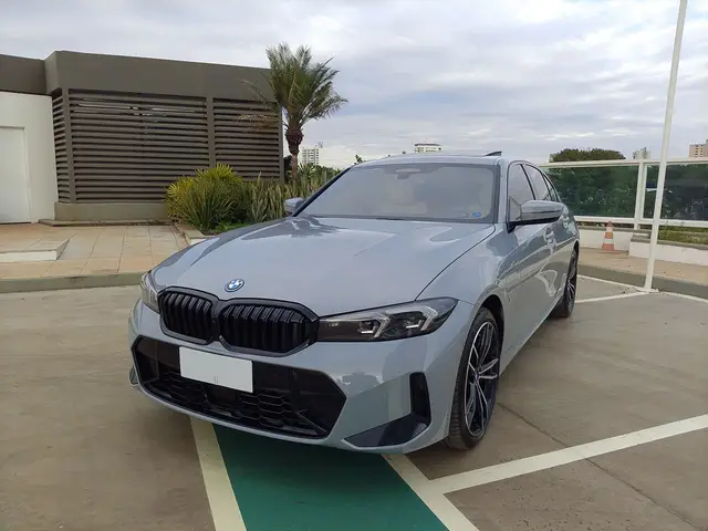 Carro BMW 330e 2024 M Sport 2.0 Turbo (Aut.) (Híb.)