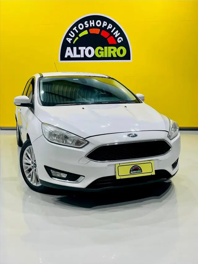 Carro Ford Focus Hatch 2017 SE Plus 2.0 PowerShift