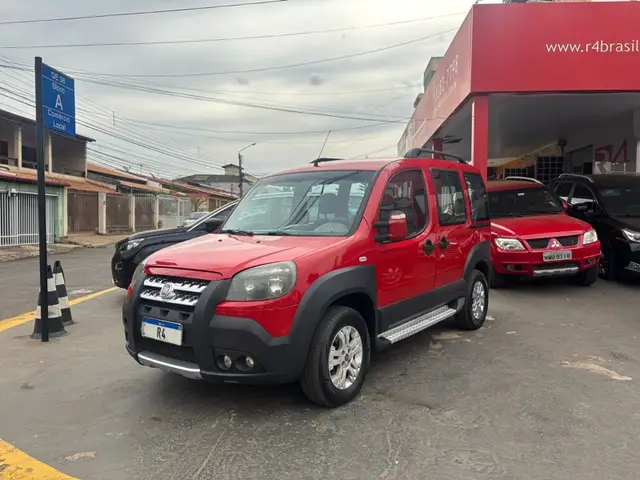 Carro Fiat Doblò 2011 Adventure Locker 1.8 16V (Flex)