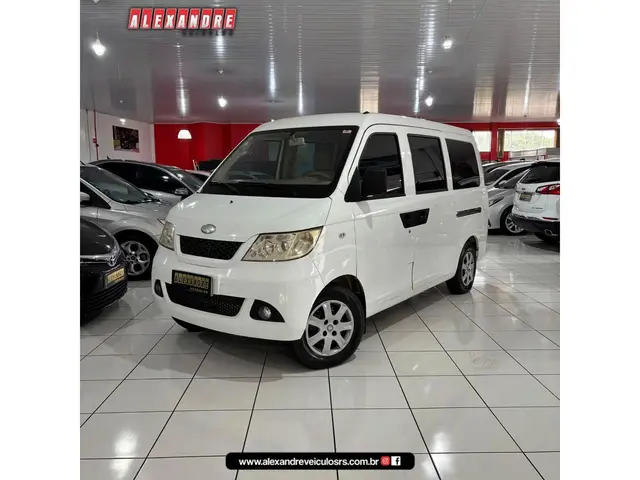 Carro Rely Van 2013 VAN 1.0 16V  (7 Lugares)