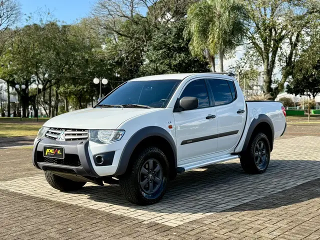 Carro Mitsubishi L200 Triton 2017 HLS 2.4 Flex 16V CD Mec.