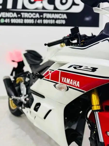 Moto Yamaha YZF R3 2023 World GP 60th Anniversary Edition