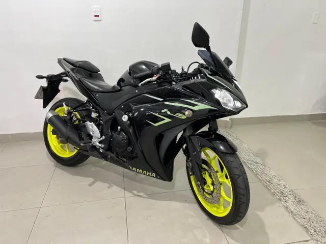 Moto Yamaha YZF R3 2016 (STD)