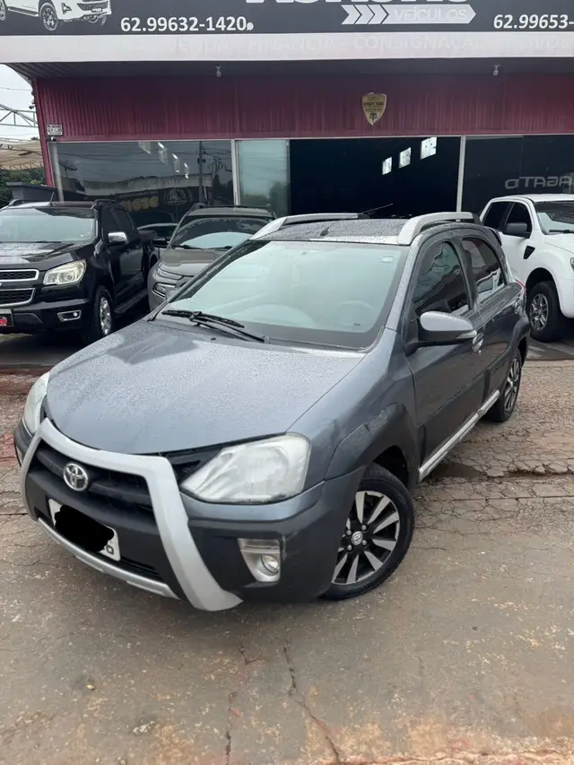 Carro Toyota Etios 2014 Cross 1.5 (Flex)