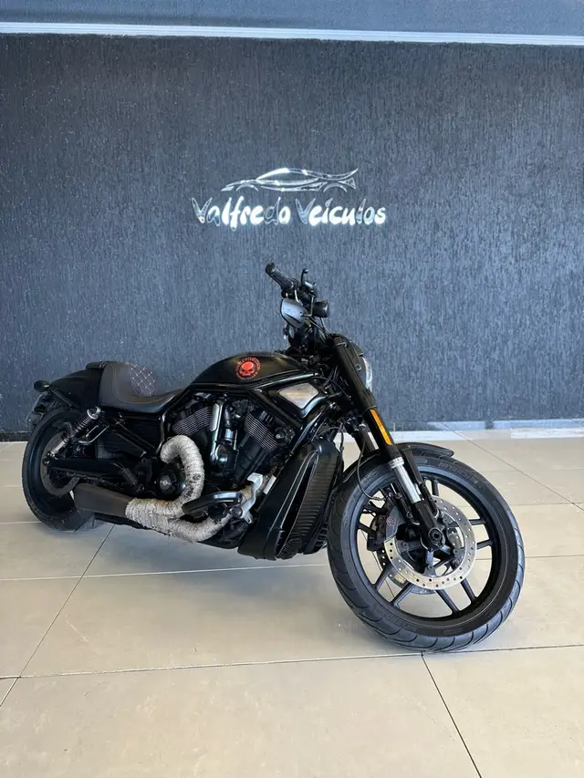 Moto Harley-Davidson V Rod Custom 2013 Night Rod Special