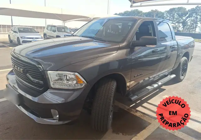Carro RAM Classic 2023 Laramie Night Edition 5.7
