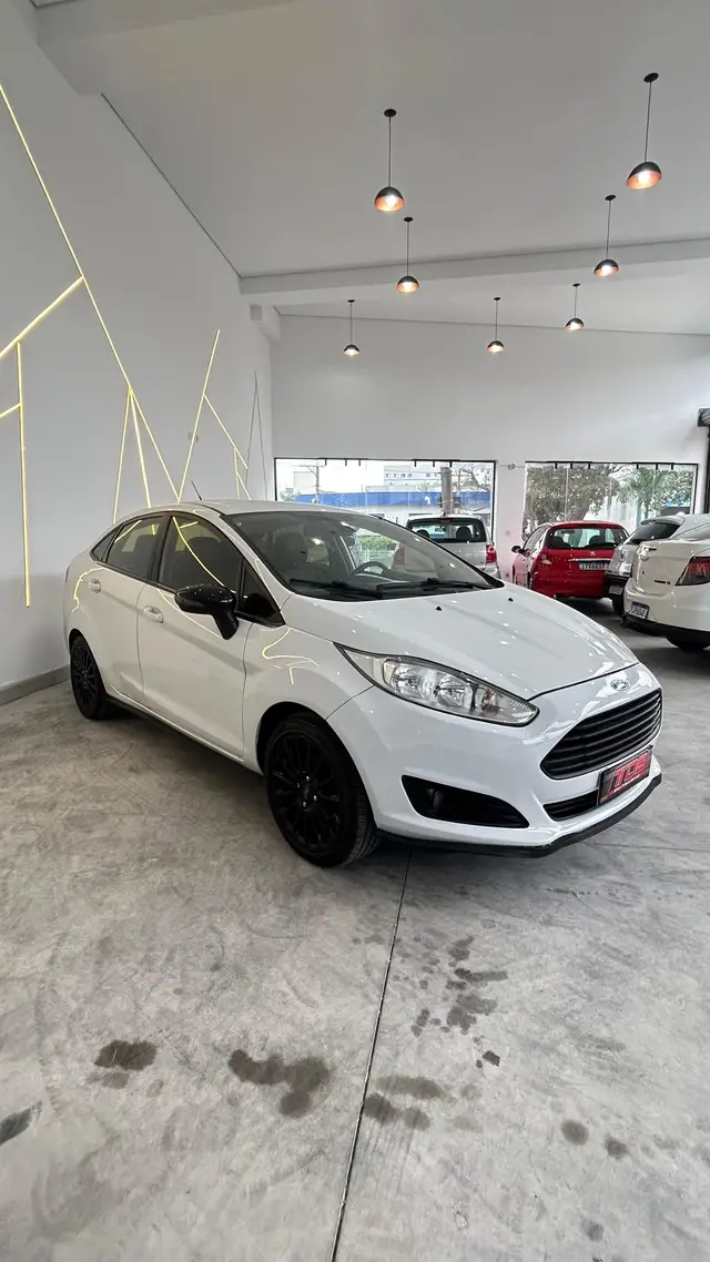 Carro Ford New Fiesta Sedan 2014 1.6 Titanium PowerShift (Flex)
