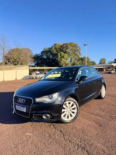 Carro Audi A1 2011 1.4 TFSI Attraction S Tronic