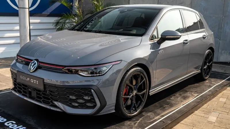 Novos VW Golf GTI e Jetta GLI já têm data para chegarem ao Brasil