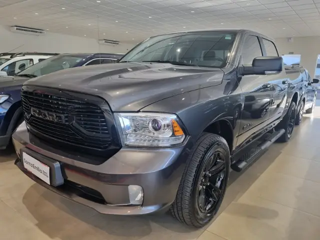 Carro RAM Classic 2023 Laramie Night Edition 5.7