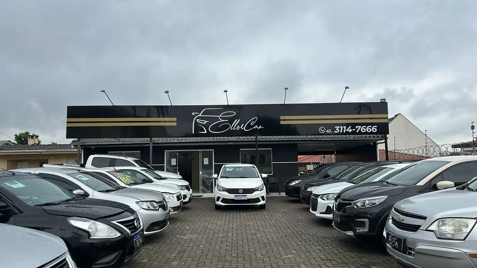 Fachada da loja Veículos à venda em ELLAS CAR LTDA - Curitiba - PR