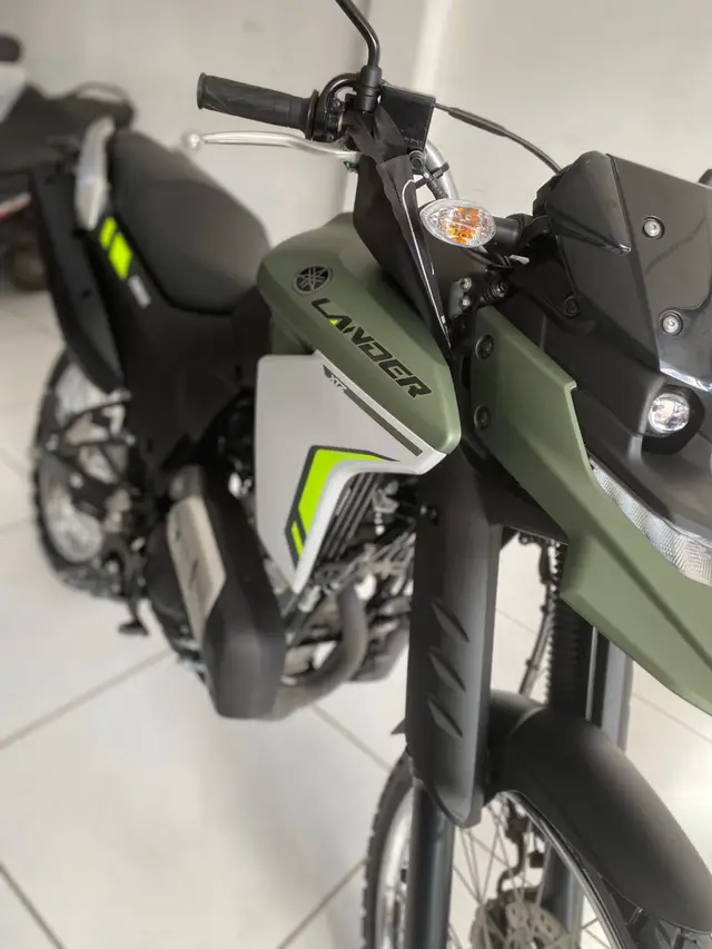 Moto Yamaha XTZ 250 Lander 2025 Connected