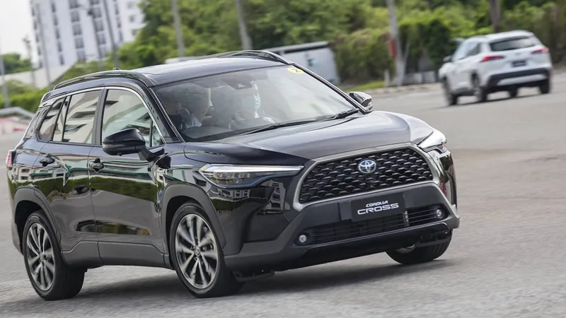 Toyota Corolla Cross nas lojas em 25 de março. Veja qual versão venderá mais
