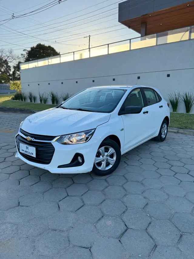 Carro Chevrolet Onix 2024 1.0